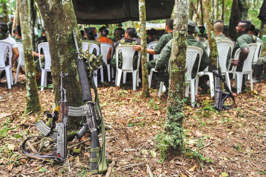 En Colombia persisten aún múltiples grupos armados residuales que nunca se desmovilizaron o se rearmaron después del Acuerdo de Paz. / AFP / LUIS ACOSTA
