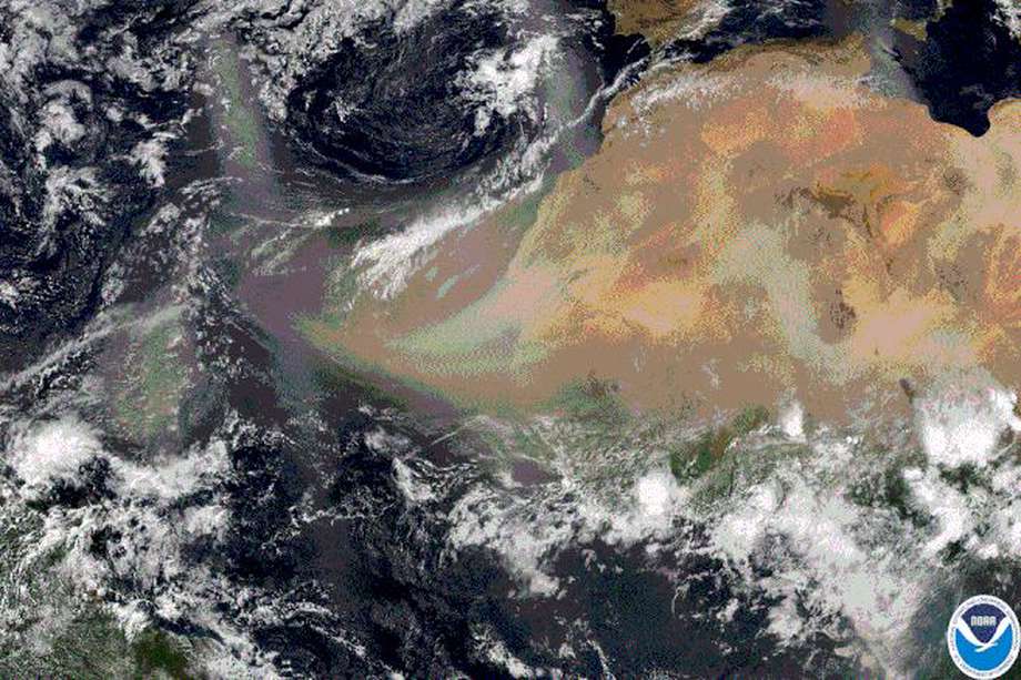 Esta fue una de las imágenes del "Polvo del Sahara" captadas por el satélite del NOAA, el pasado miércoles 17 de junio.
