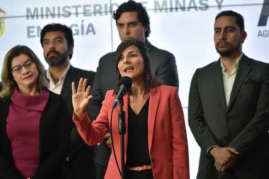 La ministra de Minas y Energía, Irene Vélez  durante la rueda de prensa ofrecida en la Agencia Nacional de Hidrocarburos, para aclarar los puntos cuestionados del mencionado informe.
