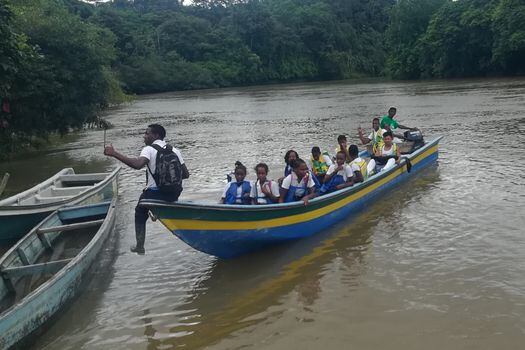 La lancha que tienen en el río Calima para transportar a los estudiantes. / Fotos: Nicolás Sánchez Arévalo