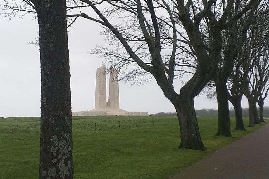Vista panorámica del monumento a los soldados del cuerpo expedicionario de Canadá, inaugurado en el campo de  batalla de Vimy Ridge en 1936