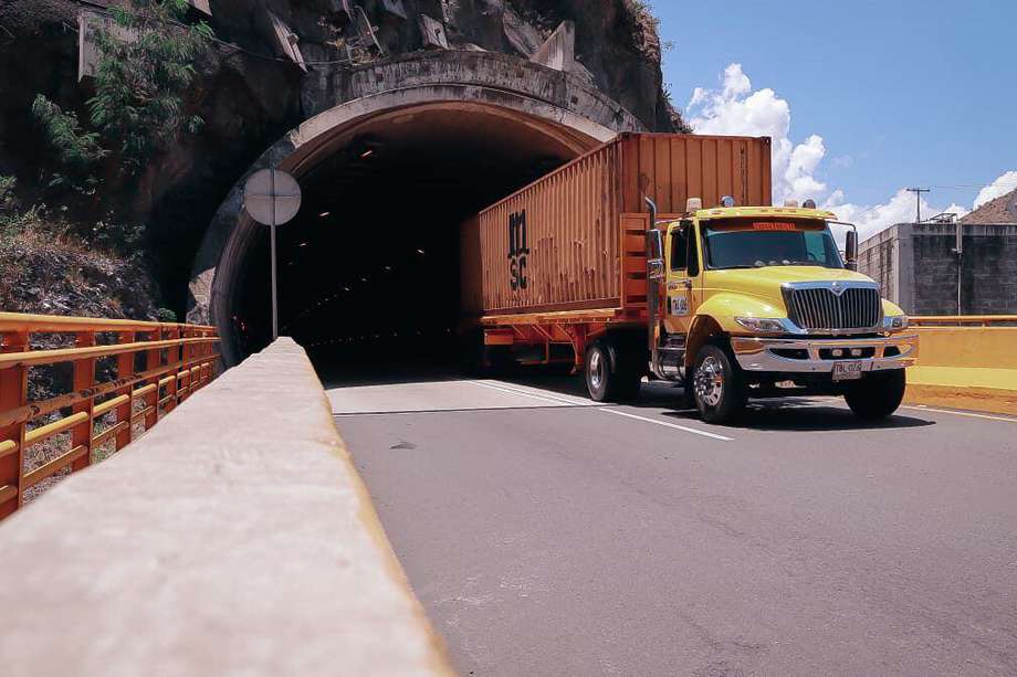 Supertransporte anuncia multas para varias empresas camioneras.
