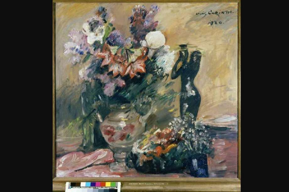 “Blumenstilleben”, o “Naturaleza muerta con flores”, pintado en 1913 por Lovis Corinth, se conserva en la colección de los Museos Reales de Bellas Artes de Bruselas.
