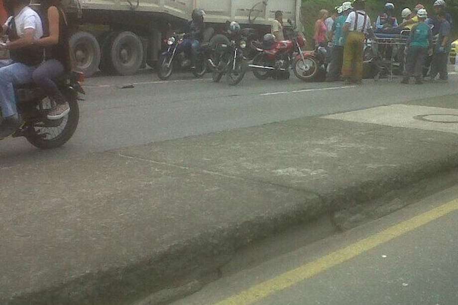 Motociclista en la ciudad de Medellín pierde su brazo en medio de un accidente de tránsito.