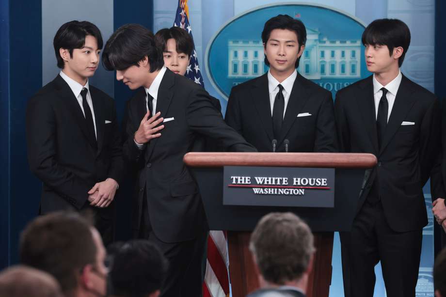 Washington (United States), 31/05/2022.- Miembros de la banda surcoreana BTS, en rueda de prensa en la Casa Blanca en Washington, DC. EFE/EPA/Oliver Contreras / POOL
