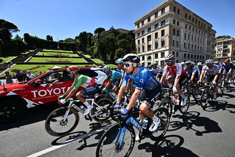 Imágenes de ciclistas durante la quinta jornada del Giro de Italia 2024.