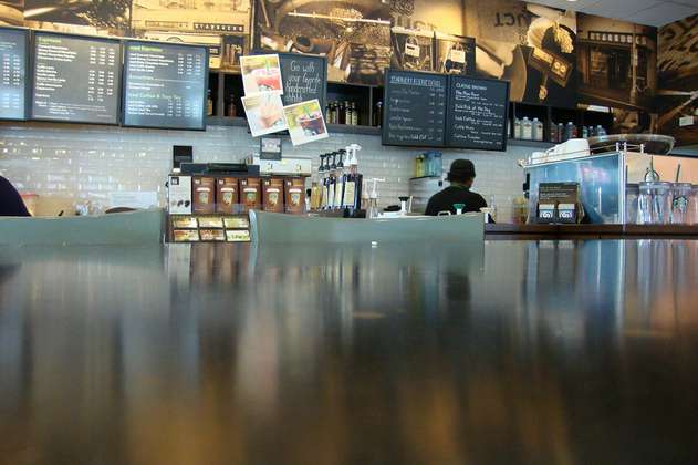 Ofrecen $5 millones por información de responsables de atraco masivo en Starbucks de Bogotá 