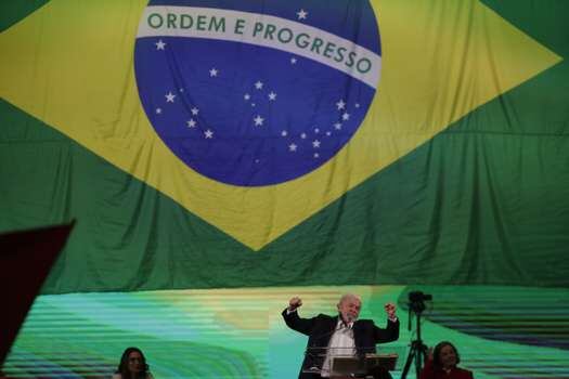 Ante un público compuesto por celebridades, intelectuales, líderes sindicales y activistas, Lula da Silva dijo: “Tenemos un sueño, nos mueve la esperanza, y no hay fuerza mayor que la esperanza de un pueblo que sabe que puede volver a ser feliz. Una vez más, vamos a cuidar a Brasil y al pueblo brasileño”. 