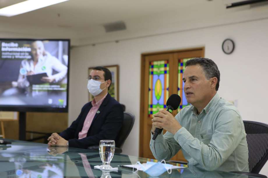 El gobernador Aníbal Gaviria recordó que estas medidas se toman teniendo en cuenta el indicador de contagios en el departamento, que se ha mantenido entre 2.500 y 3.000 casos diarios.