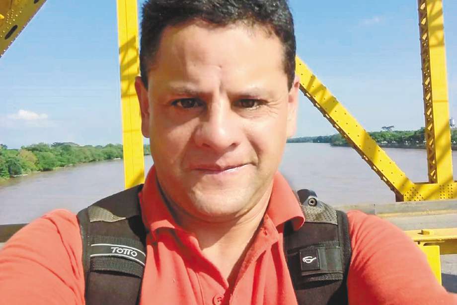 Oswaldo Muñoz trabajaba como mesero hace 20 años en Aguapanelas Internacional.