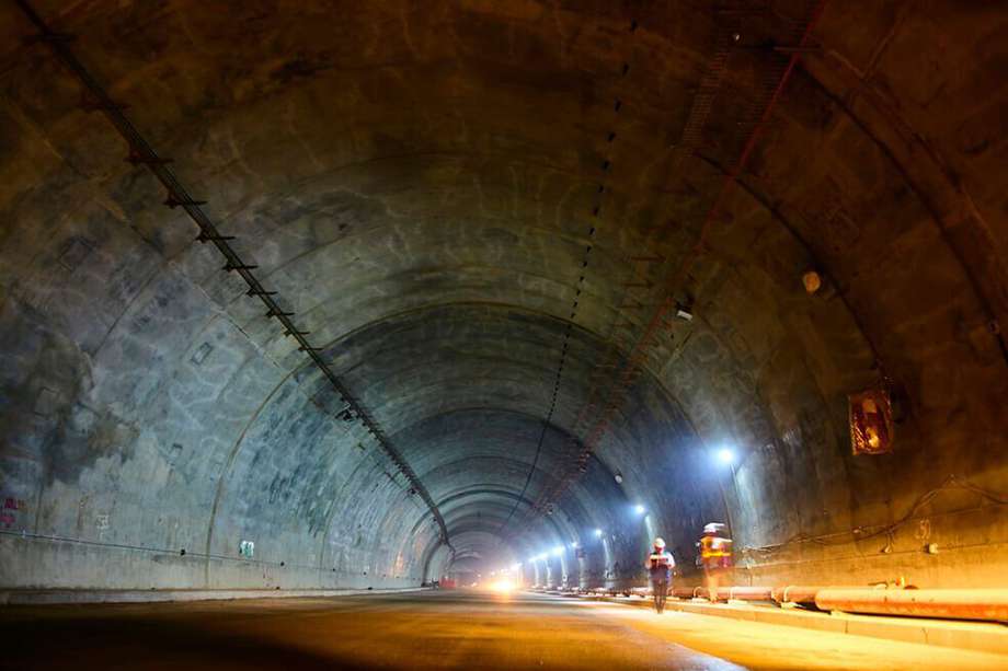 La excavación del túnel arrancó en agosto de 2009 y sus obras civiles finalizaron el pasado 8 de febrero.