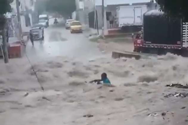 En video: hombre fue arrastrado por arroyo “El Salao”; buscan su cuerpo