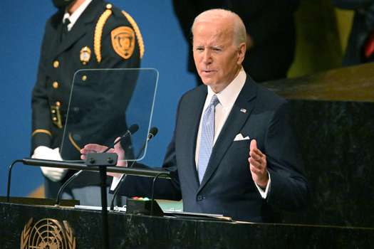 “Hablemos claramente. Un miembro permanente del Consejo de Seguridad de las Naciones Unidas invadió a su vecino”, sostuvo Biden.