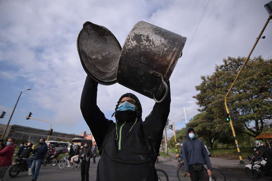 Protestas, disturbios y altercados entre estudiantes y centrales obreras con el ESMAD, en el centro de Bogotá.