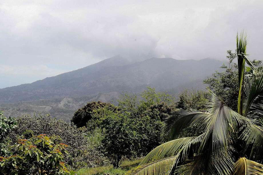 Figuras públicas y organizaciones ha pedido ayuda internacional para los danmificados por la explosión del volcán.