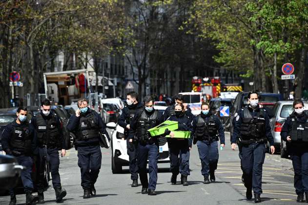 Un muerto y un herido por tiroteo afuera de un hospital en París 