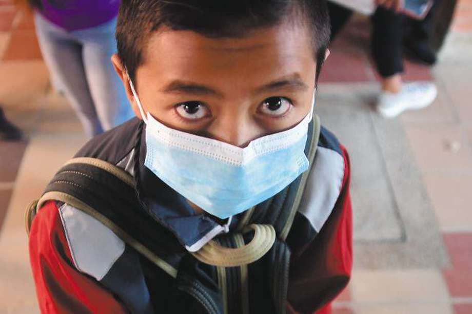 La OMS sigue recomendando el uso de mascarillas en los niños de 6 a 11 años en áreas donde se esté propagando el SARS-CoV-2. / Gustavo Torrijos