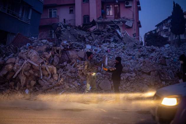 Terremotos en Turquía paralizan un tercio de la producción de acero