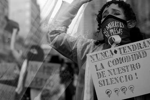 Latinas marchan contra la violencia de género