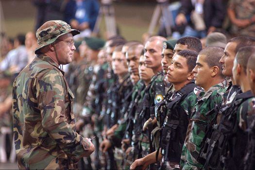 Tras el acuerdo de paz con los paramilitares se desmovilizaron 36 mil combatientes. / Archivo - El Espectador