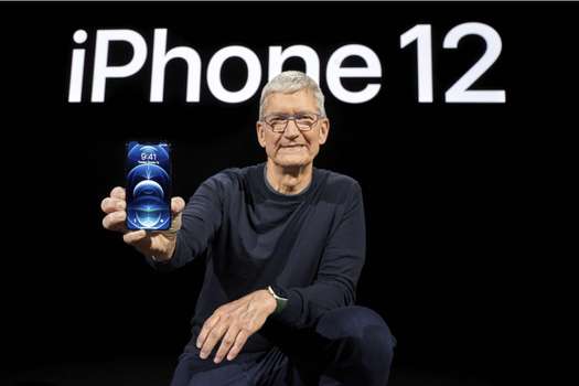 Tim Cook, director ejecutivo de Apple, presenta el iPhone 12.