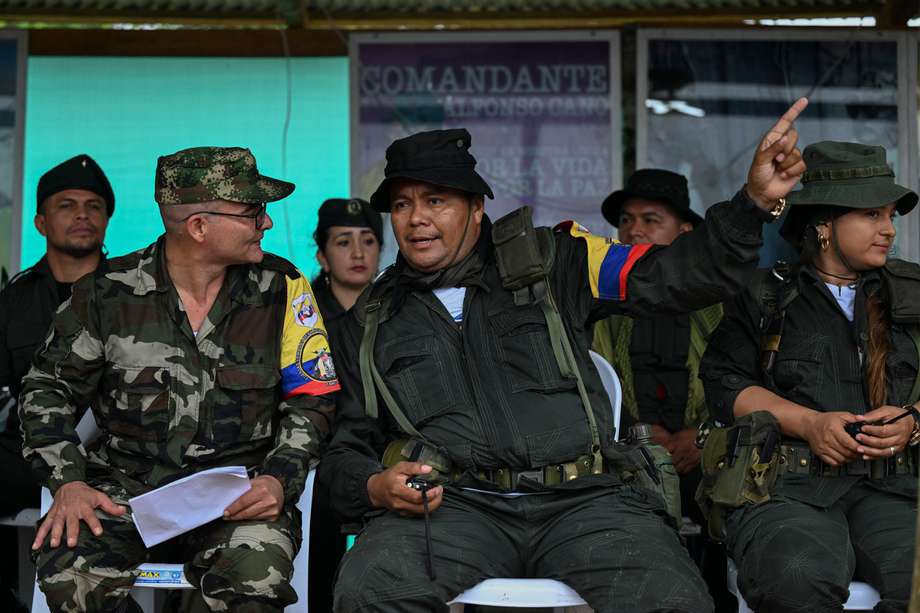 El próximo 16 de mayo iniciarán las conversaciones de paz con la disidencia comandada por Iván Mordisco (izquierda).