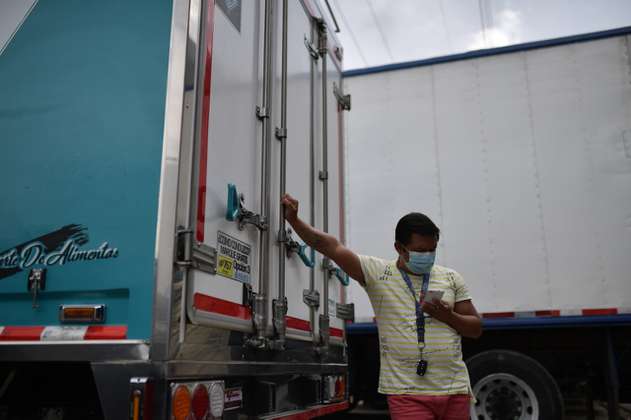 Transportadores de carga protestan en la mañana de este lunes en Bogotá