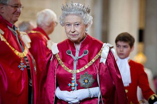 La Reina Isabel II nunca ha perdido su compostura pese a todos los escándalos protagonizados por su familia.