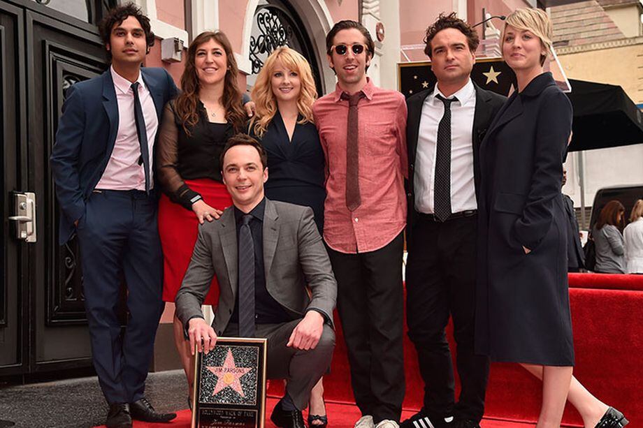 (L-R) Actors Kunal Nayyar, Mayim Bialik, Melissa Rauch, Simon Helberg, Johnny Galecki and Kaley Cuoco and Jim Parsons (front center) pose for a picture at a ceremony honoring Parsons with a star on the Hollywood Walk of Fame on March 11, 2015 in Hollywood, California. AFP PHOTO/ Mark RALSTON