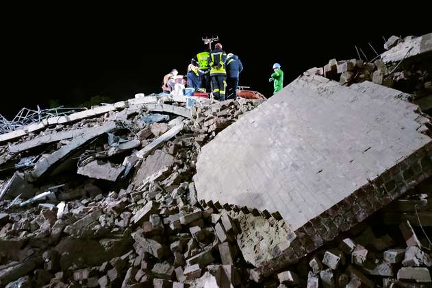 Seis muertos y 50 desaparecidos por el derrumbe de un edificio en Sudáfrica