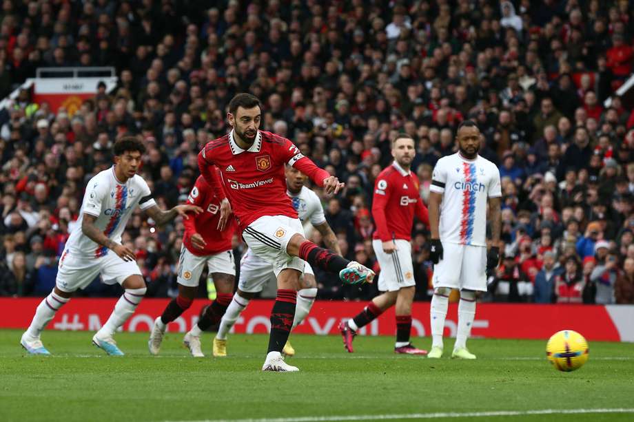 Bruno Fernandes anotó el primer gol entre Manchester United y Crystal Palace.