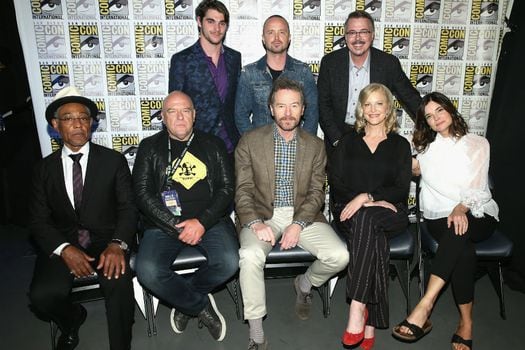 El elenco de "Breaking Bad" hizo acto de presencia para celebrar el décimo aniversario de la serie. / AFP