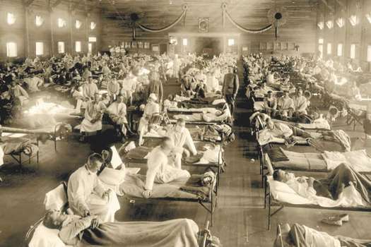 Contagiados en el hospital de emergencia durante la epidemia de “gripe española”, en Kansas (Estados Unidos). / Museo Nacional de Salud y Medicina