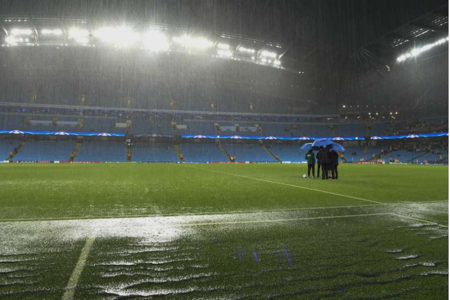 En las próximas horas la UEFA anunciará la nueva fecha del partido. / AFP
