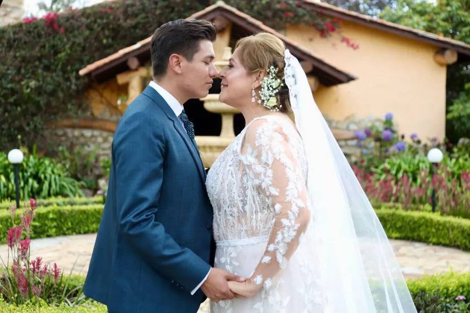 Alina Lozano y Jim Velásquez hablaron con la Revista Vea el día de su boda