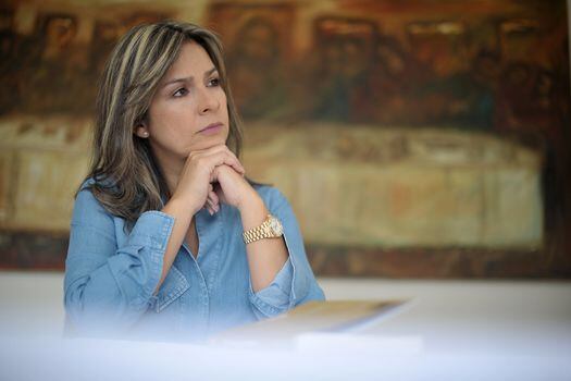 La periodista Vicky Dávila lanzó el libro sobre sus investigaciones a "La comunidad del anillo". / Oscar Pérez - El Espectador