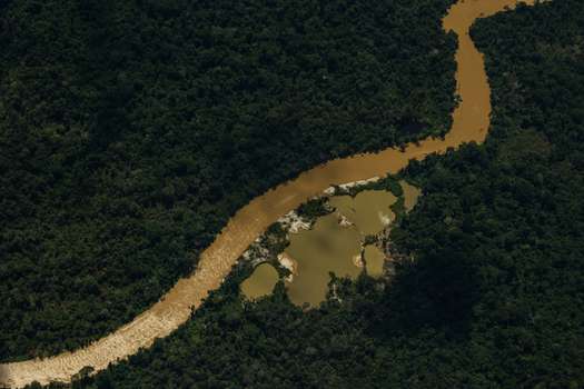 La reserva yanomami es una de las varias reservas que sufrieron una entrada masiva de mineros durante el gobierno del expresidente Jair Bolsonaro (2019-2022), a quien los ambientalistas acusan de fomentar las invasiones.        