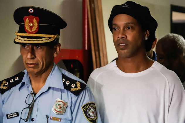 Ronaldinho sigue detenido en Paraguay