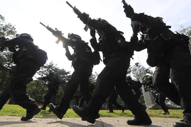 Armada surcoreana advierte a Kim Jong-un con ejercicios militares con fuego real