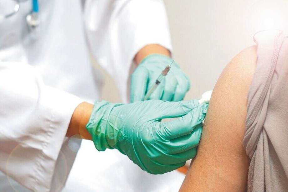 Actualmente, hay unas 10 vacunas que se están probando en humanos, incluido el proyecto del laboratorio de la compañía estadounidense Pfizer.