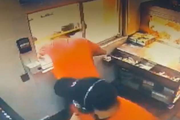 Caso de intolerancia: cliente golpeó a un empleado invidente de un restaurante