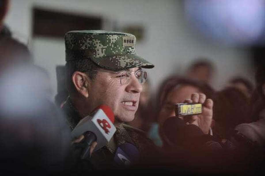 El general Leonardo Barrero pronunciando su última declaración como comandante de las FF.MM en 2014 luego del escándalo de la llamada con un coronel condenado por falsos positivos. / Óscar Pérez