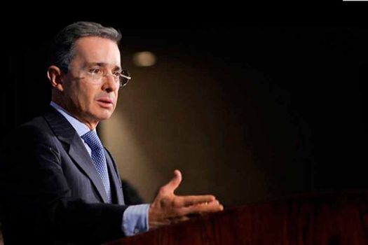 Álvaro Uribe defiende Agro Ingreso Seguro