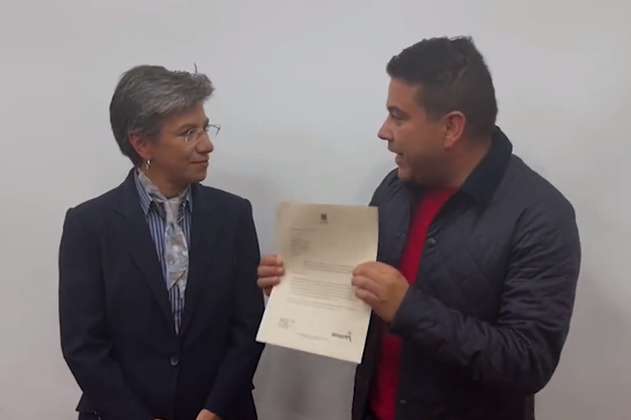 Demandan a Claudia López y Nicolás García por cobro de impuestos a vehículos