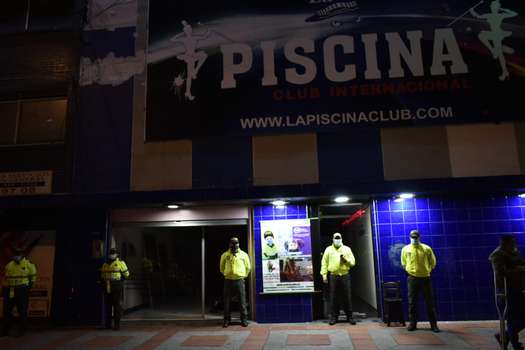 Allanamiento y registro en el establecimiento La Piscina, ubicado en el barrio Santa Fe.
