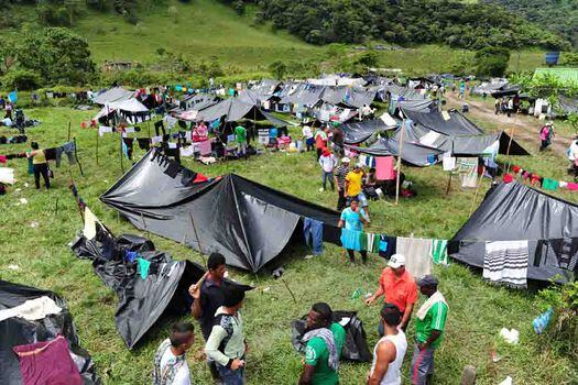 En  Pipiral (Meta), miles de campesinos acampan cerca a la vía que de Villavicencio conduce a Bogotá.   / Nelson Sierra - El Espectador