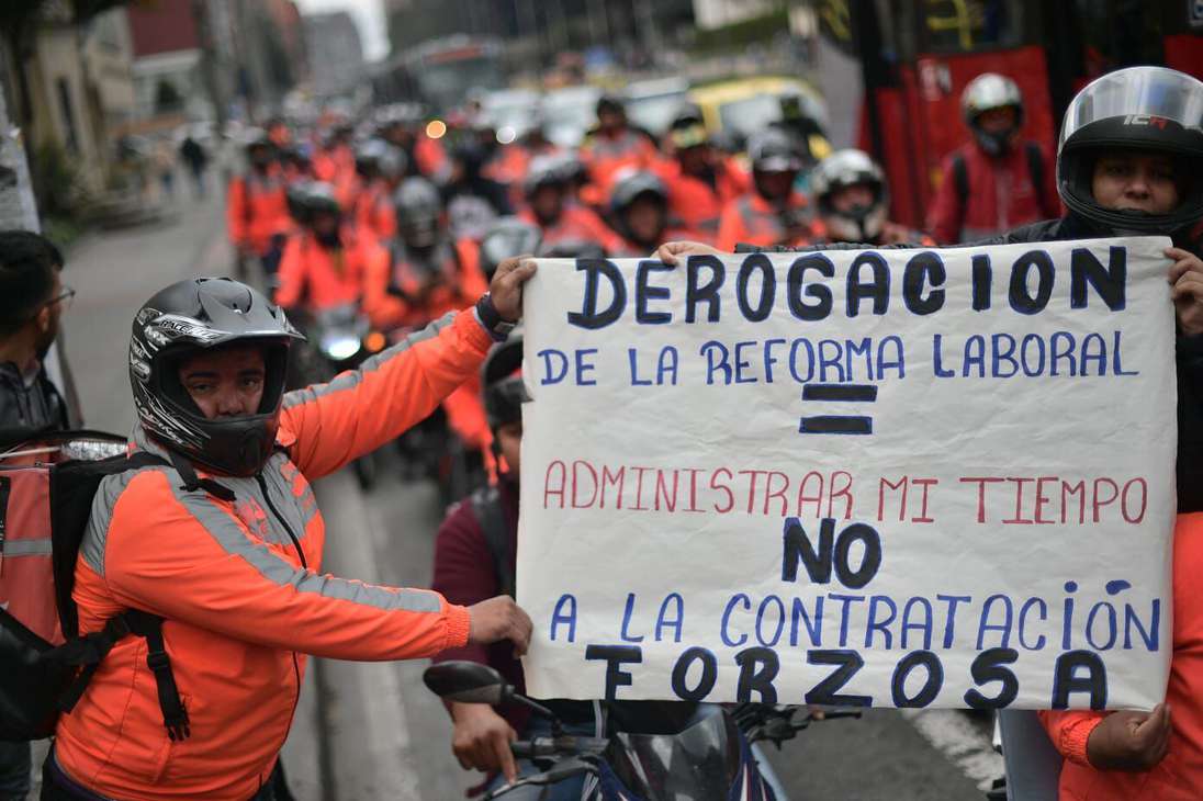 Este 28 de marzo, domiciliarios que trabajan con la aplicación de Rappi salieron a manifestarse en Bogotá en contra de la reforma laboral.