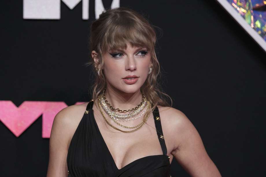 Newark (United States), 12/09/2023.- American singer-songwriter Taylor Swift poses on the red carpet during the MTV Video Music Awards at the Prudential Center in Newark, New Jersey, USA, 12 September 2023. EFE/EPA/SARAH YENESEL
