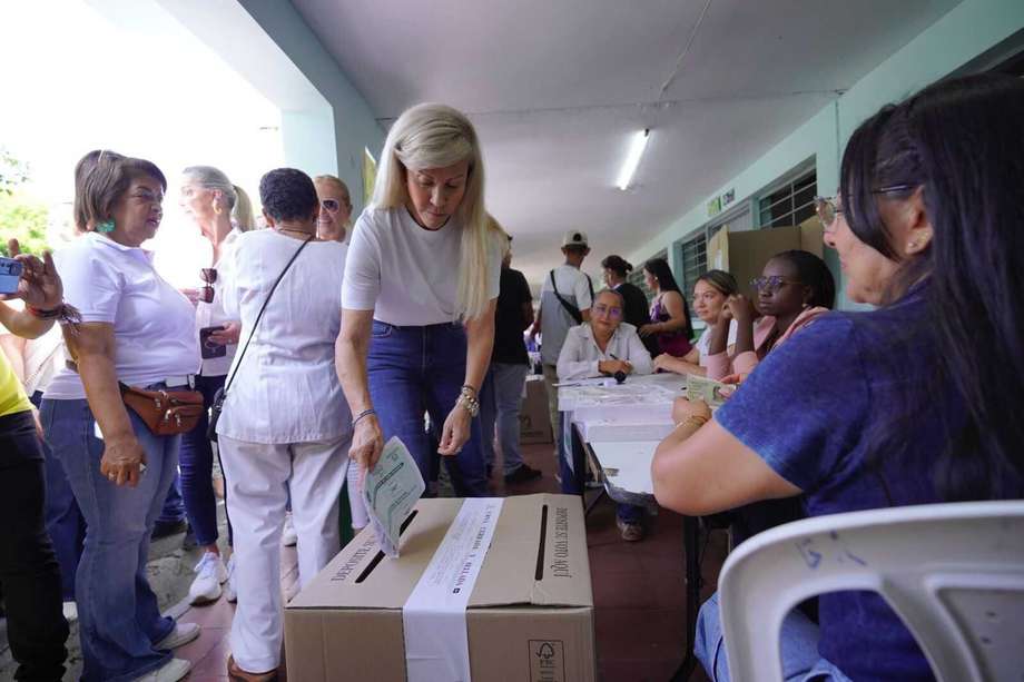 Dilian Francisca Toro ejerció su derecho al voto en el municipio donde es oriunda, Guacarí. 