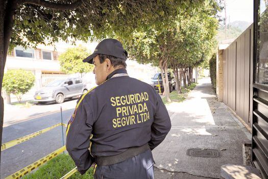En Bogotá, por ejemplo, se ha hablado de propuestas como una policía cívica o frentes de seguridad barriales con vigilantes armados haciendo ronda, especialmente en sectores de la localidad de Chapinero.